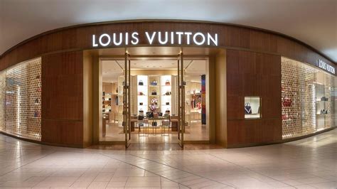 louis vuitton chinook mall.